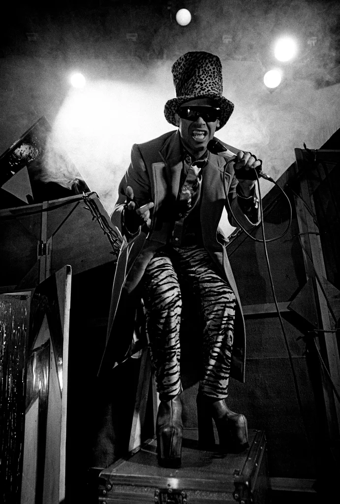 Linked image (MC Anansi_Stichting Kalebas Produkties___1