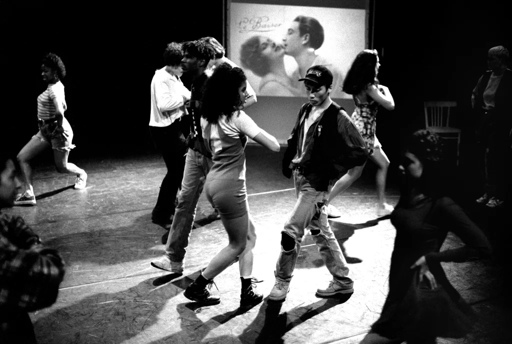 Linked image (Rubber_Jongerentheater Artisjok Nultwintig_David Greaves en Nita Liem_5