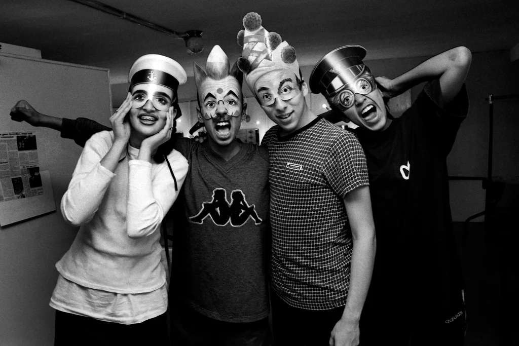 Linked image (Raptrap_Jongerentheater Artisjok Nultwintig_Nita Liem en Harm van Geel_1