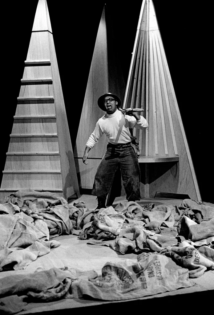 Linked image (Loekoeman_Theatergroep Pruim_John Leerdam_2