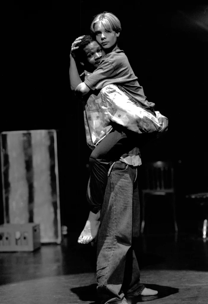 Linked image (De Stad_Jongerentheater Artisjok Nultwintig_David Greaves_1