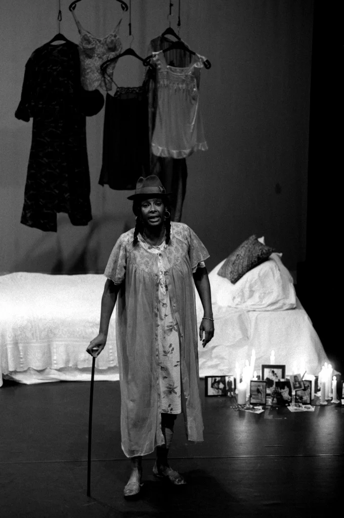 Linked image (De koningin van Paramaribo_Cosmic_John Leerdam_4