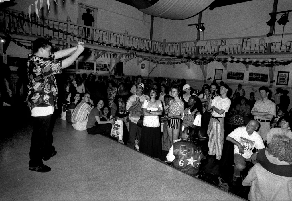 Linked image (Benefiet Mo Money_Theatergroep Artisjok Nultwintig_Spelers_22