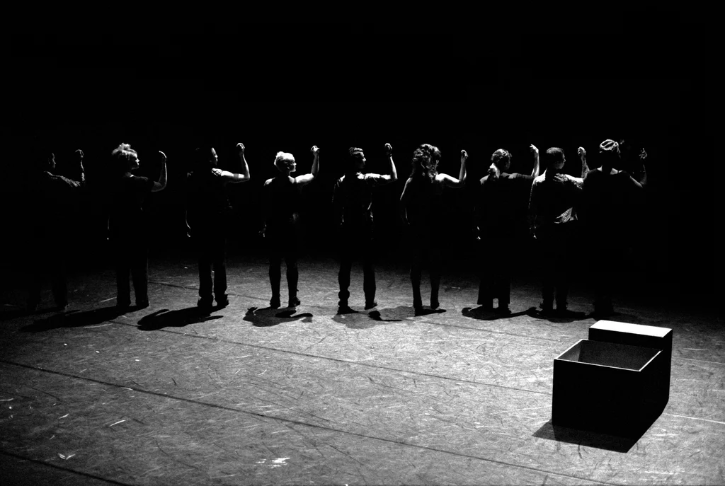 Linked image (Benefiet Mo Money_Theatergroep Artisjok Nultwintig_Spelers_19