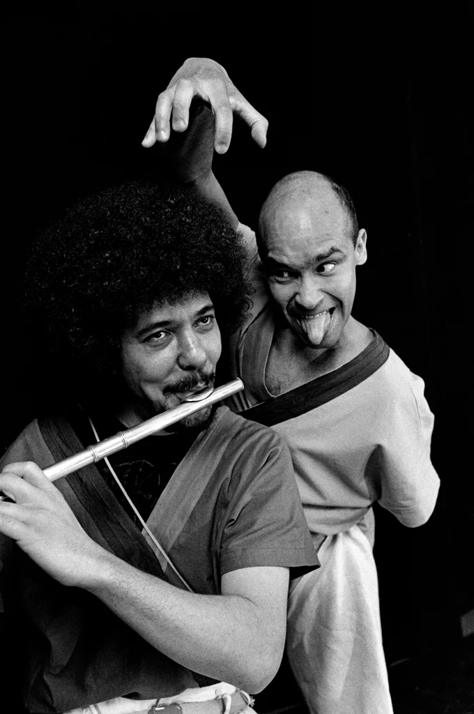 Linked image (Boodschapper van de lucht_Theatergroep Pruim_Allan Zipson_3