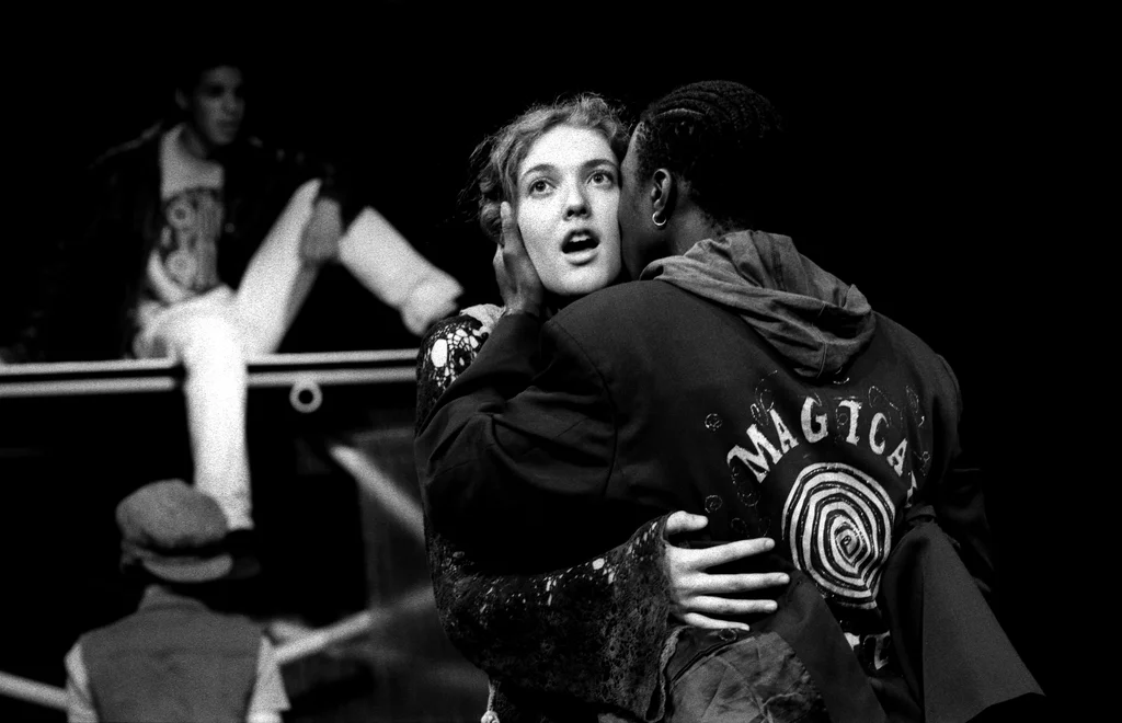 Linked image (Gameboys_Jongerentheater Artisjok Nultwintig_David Greaves en Nita Liem_2