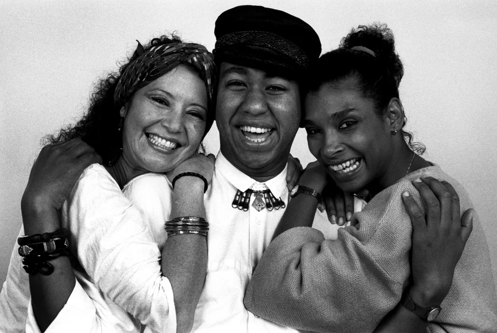 Linked image (Littekens Nasmaak_Cosmic Illusion Productions_John Leerdam_1