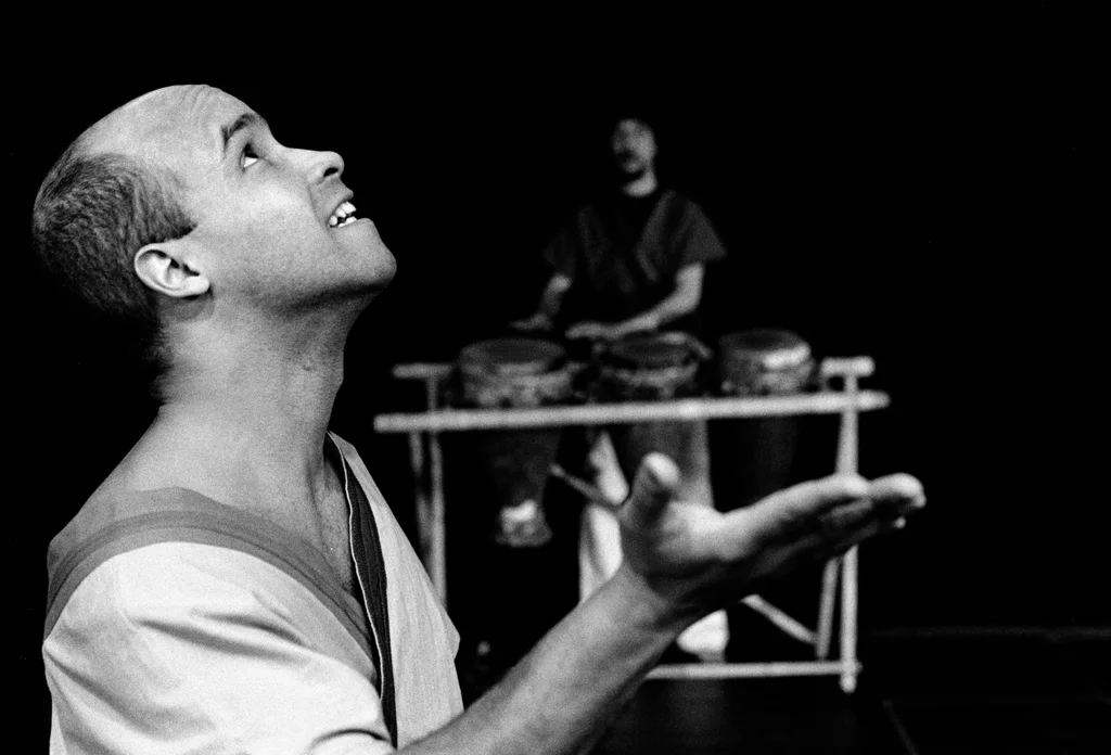 Linked image (Boodschapper van de lucht_Theatergroep Pruim_Allan Zipson_2