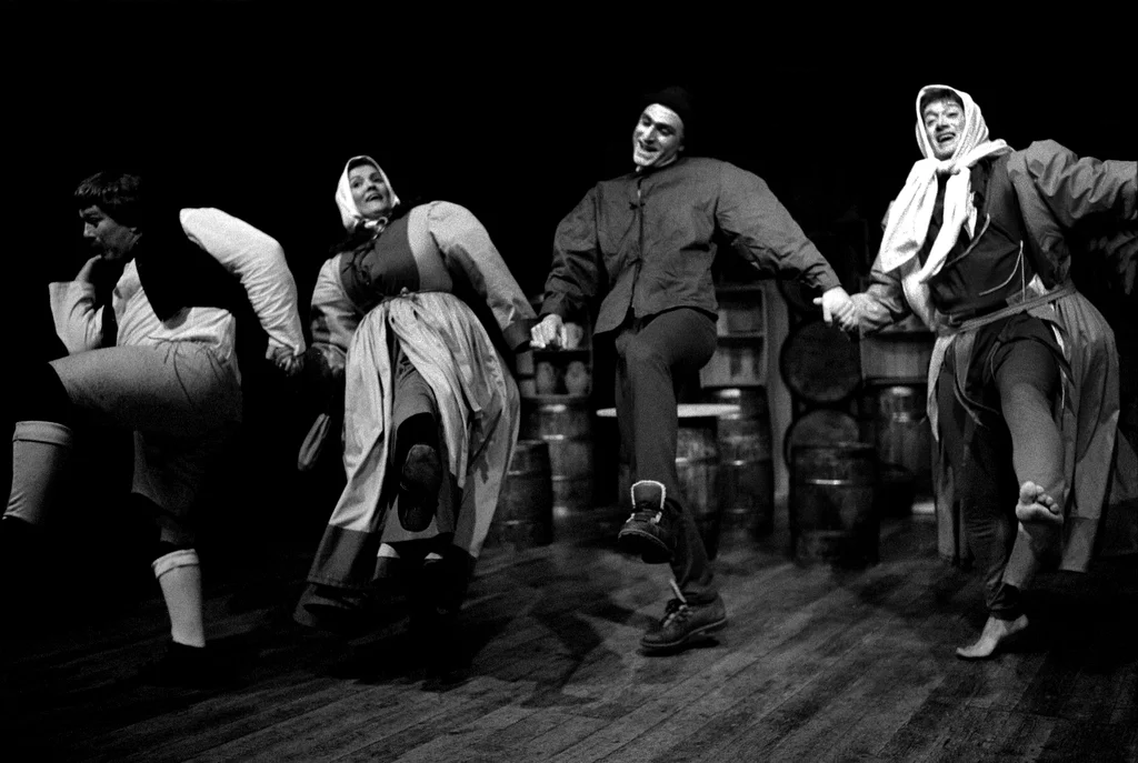 Linked image (Klucht van de koe_Amsterdam Sanat Tiyatrosu_Ayse Emel Mesci_6