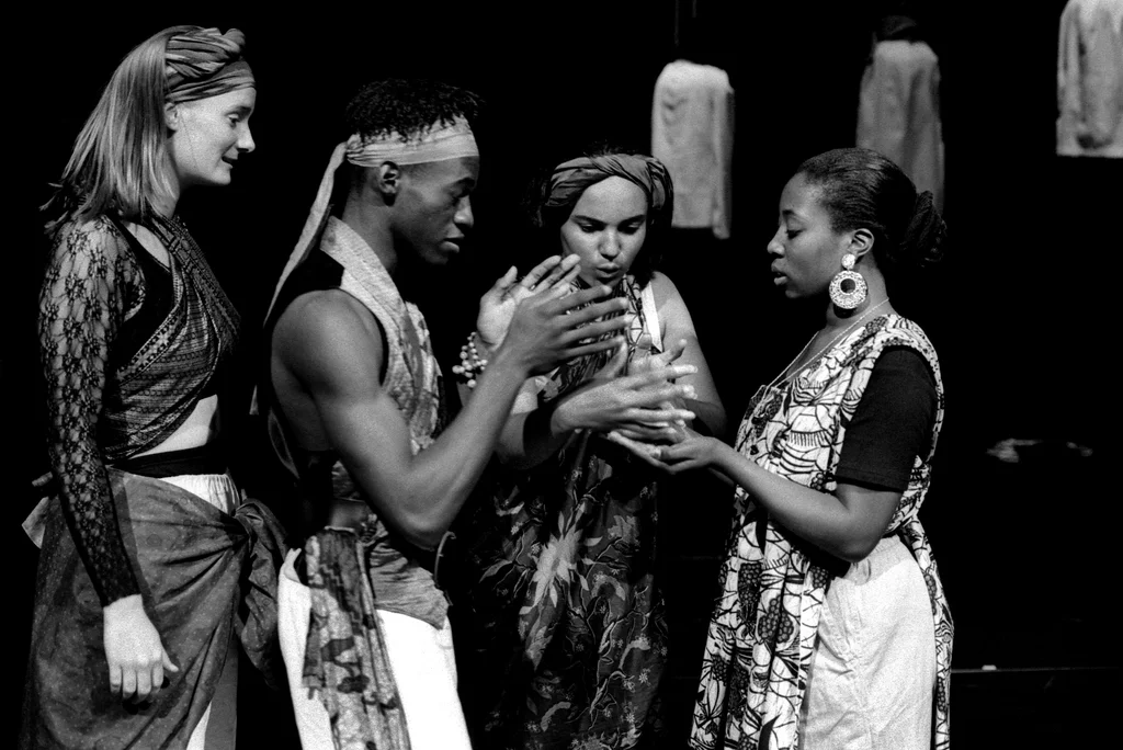 Linked image (Quest_Jongerentheater Artisjok Nultwintig_David Greaves en Nita Liem_7