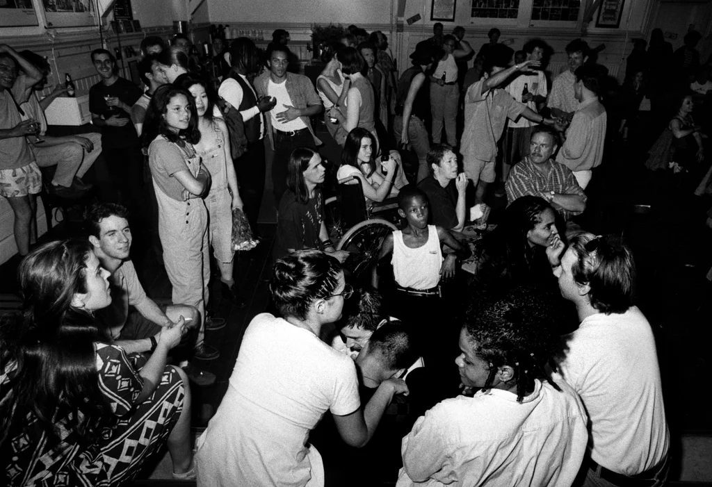 Linked image (Benefiet Mo Money_Theatergroep Artisjok Nultwintig_Spelers_3