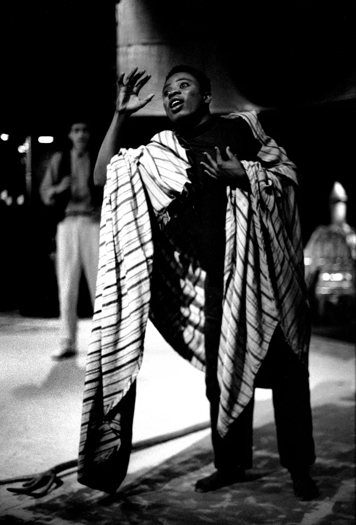 Linked image (Wachter van de nacht_Jongerentheater Artisjok Nultwintig_Carlos Lagoeira_6