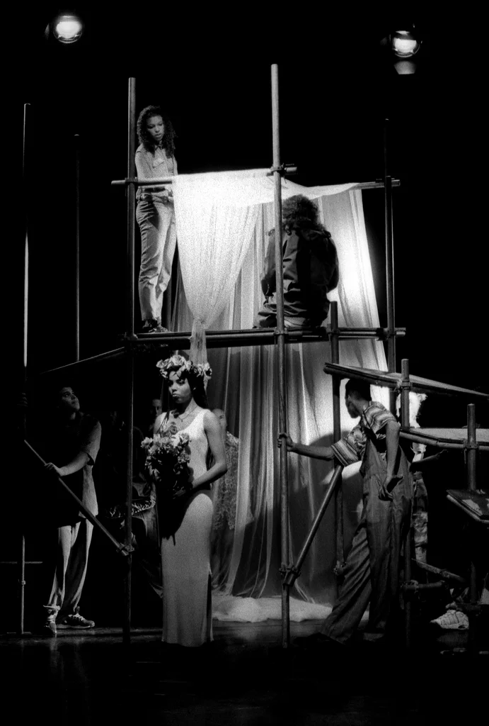 Linked image (Bloedlink_Theatergroep Artisjok Nultwintig_David Greaves_22