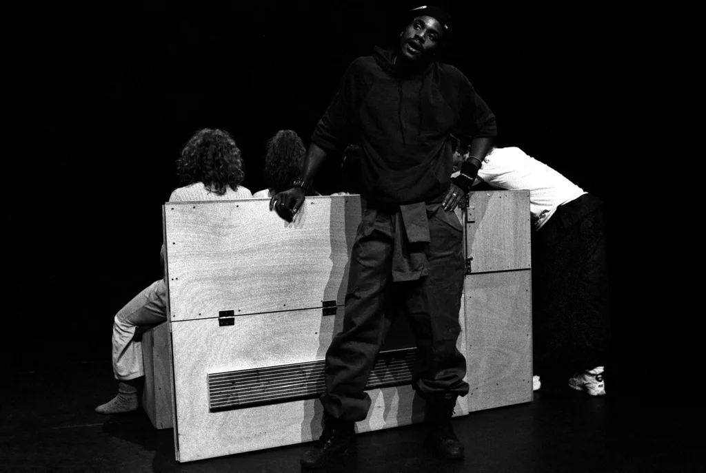 Linked image (Outcast_Jongerentheater Artisjok Nultwintig_Spelers_10