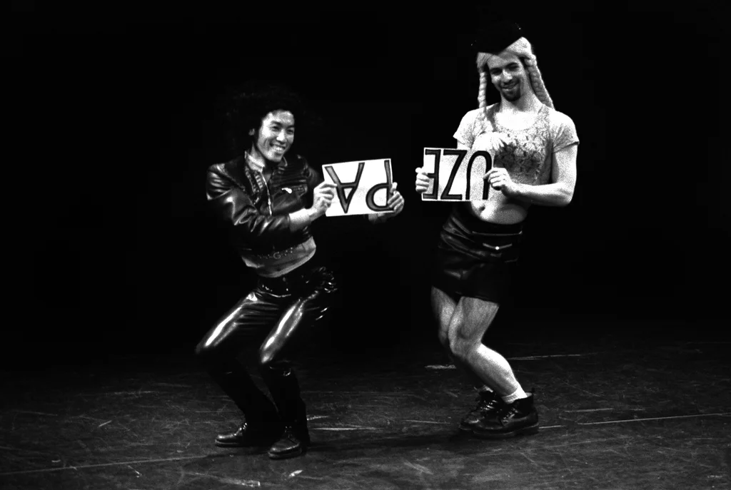 Linked image (Benefiet_Theatergroep Artisjok Nultwintig_Spelers_1