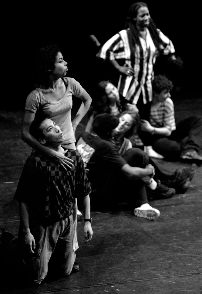 Linked image (Benefiet Mo Money_Theatergroep Artisjok Nultwintig_Spelers_25