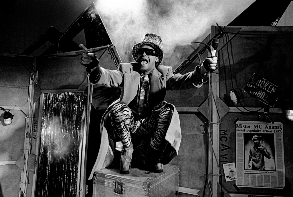 Linked image (MC Anansi_Stichting Kalebas Produkties___2