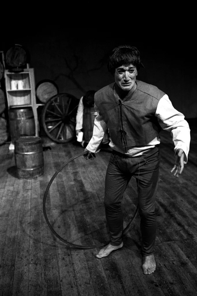 Linked image (Klucht van de koe_Amsterdam Sanat Tiyatrosu_Ayse Emel Mesci_2