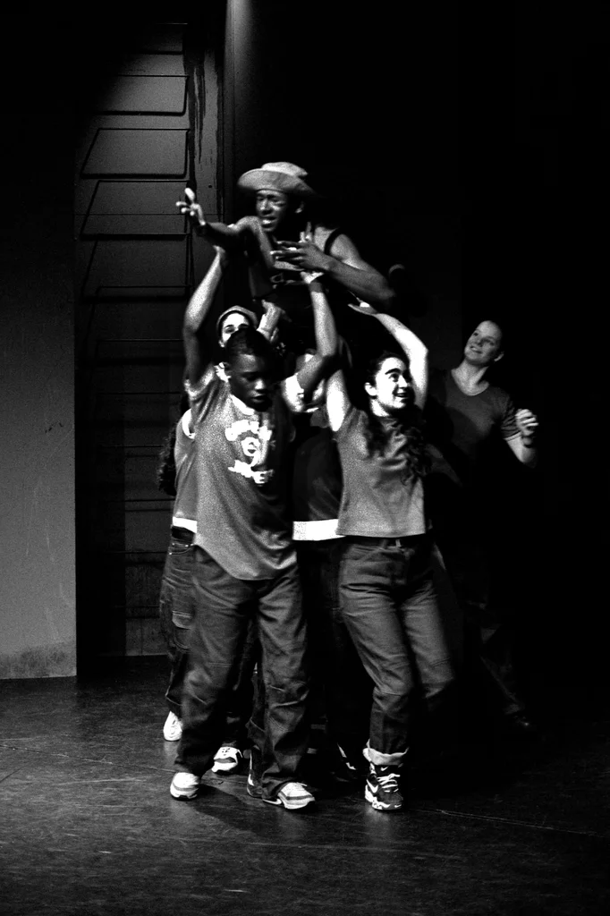 Linked image (ID_Theatergroep Artisjok Nultwintig_Jolanda Spoel en Janneke Albers_8