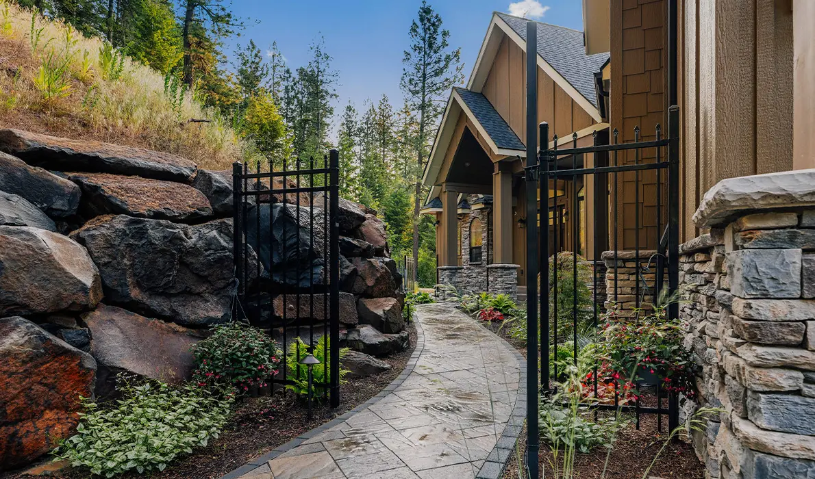 A Front-to-Back Transformation in Coeur d'Alene, a Cross Creek landscape project