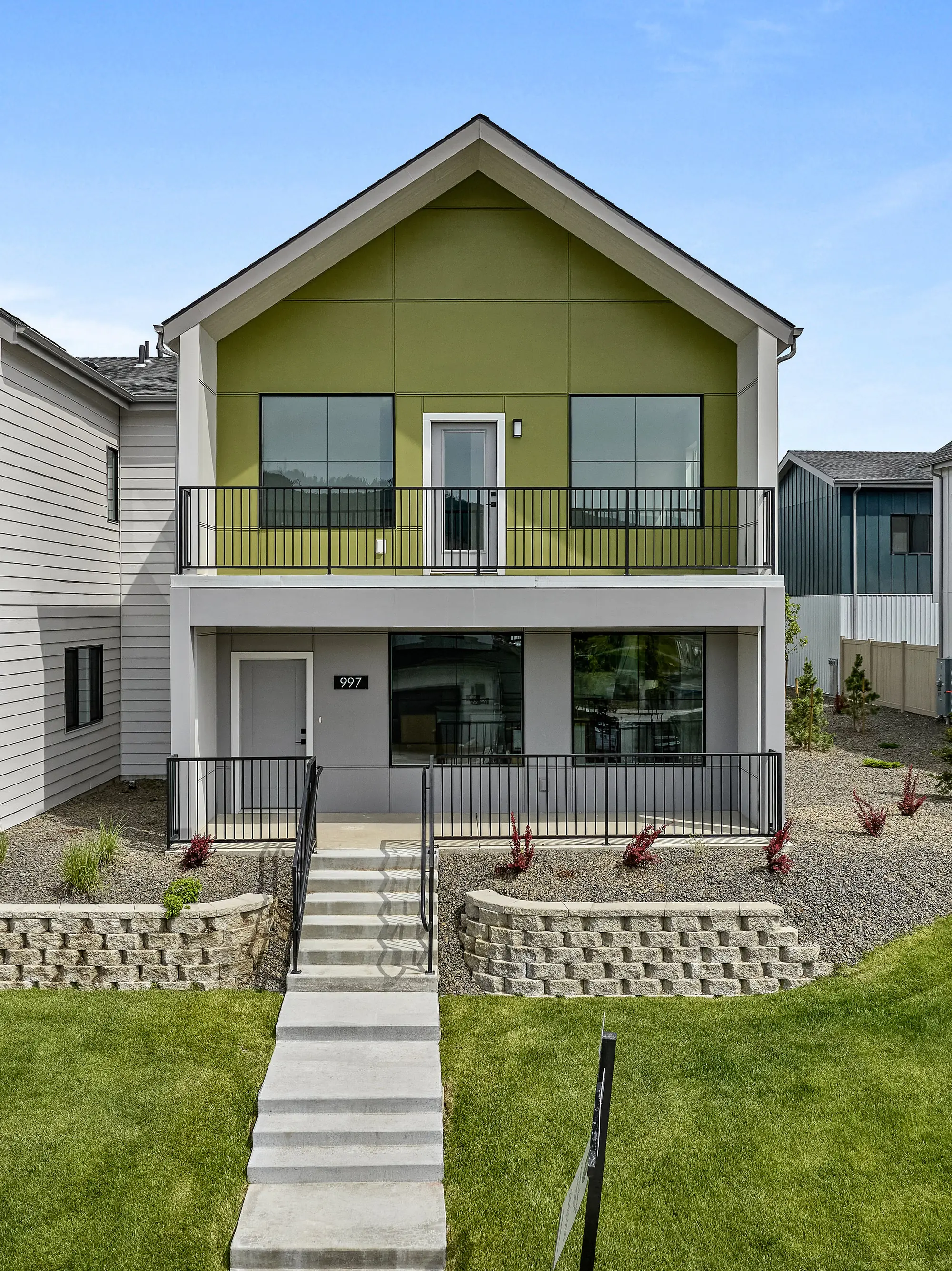 997 E RAILROAD AVE (VISTA END)