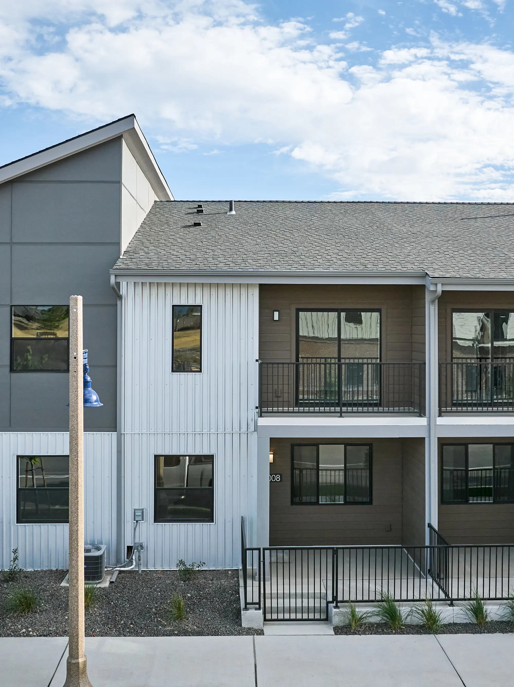 1008 E 4th Ave (Ridge Middle)