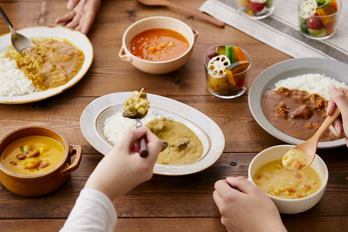 カレーにおすすめの副菜レシピ!献立に迷ったときの付け合わせ|レトルト