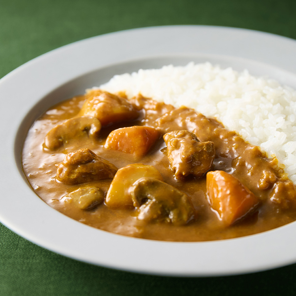有機じゃがいもと人参の欧風チキンカレー|レトルトカレー・スープの
