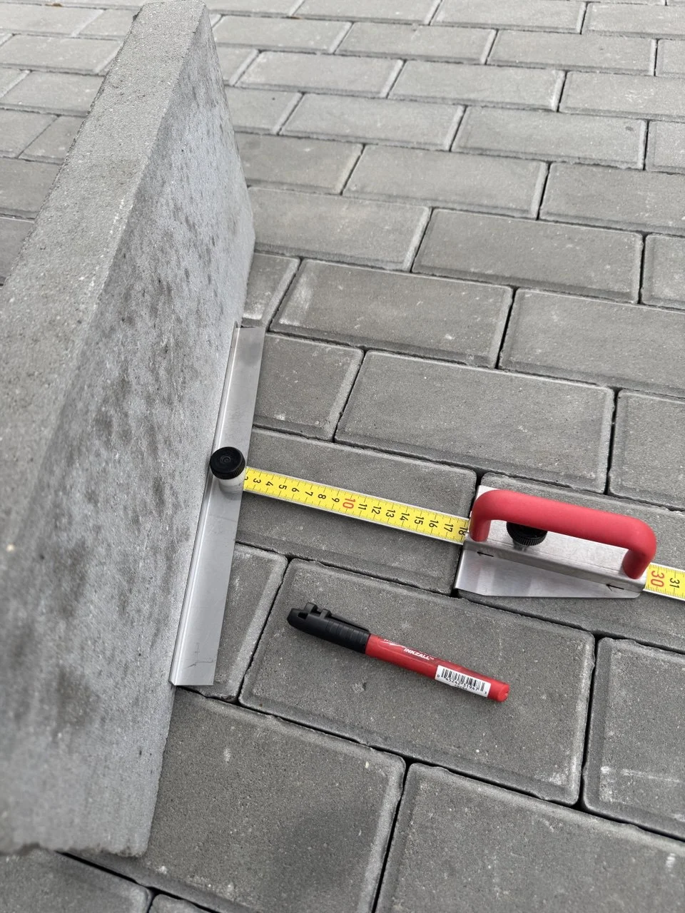 KatFix — do precyzyjnego wyznaczania kątów i długości podczas cięcia kostki brukowej 4