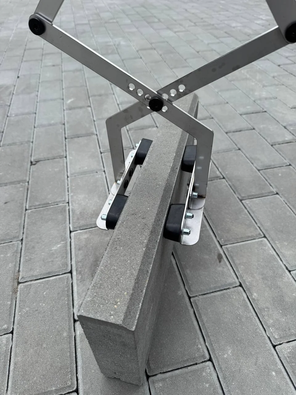 GRIX PLUS – ręczny chwytak poprzeczny do obrzeży i płyt (40–350 mm) 3