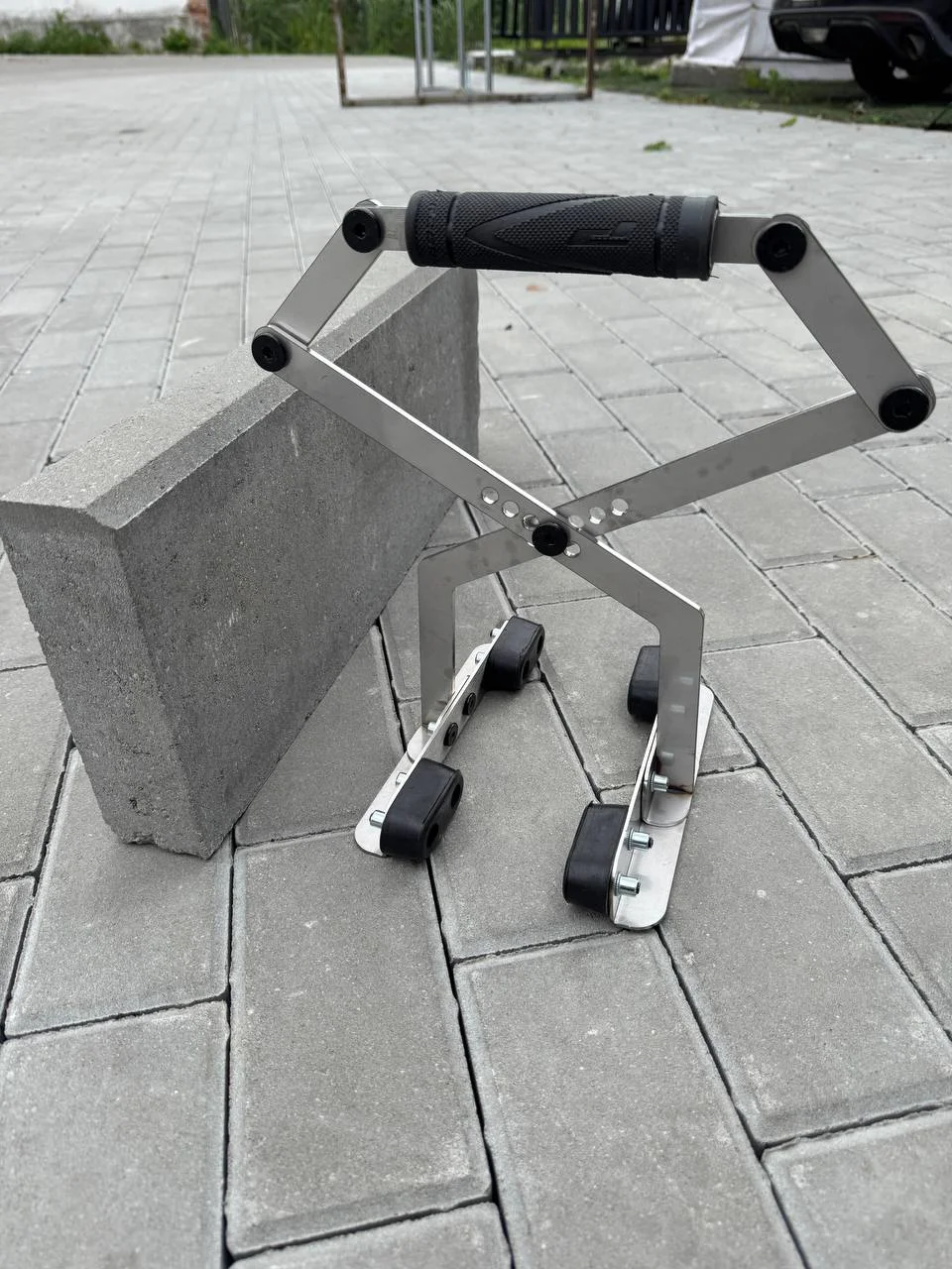 GRIX PLUS – ręczny chwytak poprzeczny do obrzeży i płyt (40–350 mm) 2