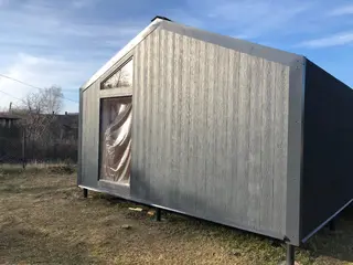 Модульный дом — фасад вечером