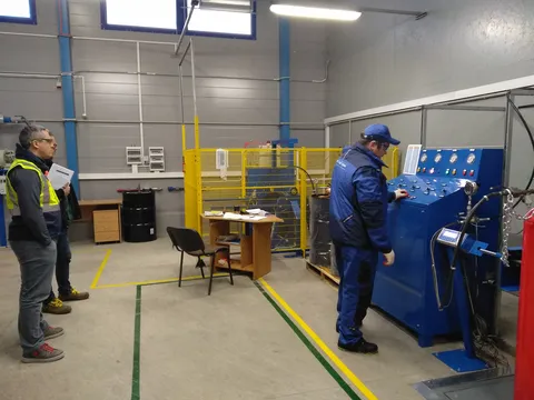 Аудиторы Macron Safety Systems приняли заправочную станцию газового пожаротушения "ОстСтарСервис"