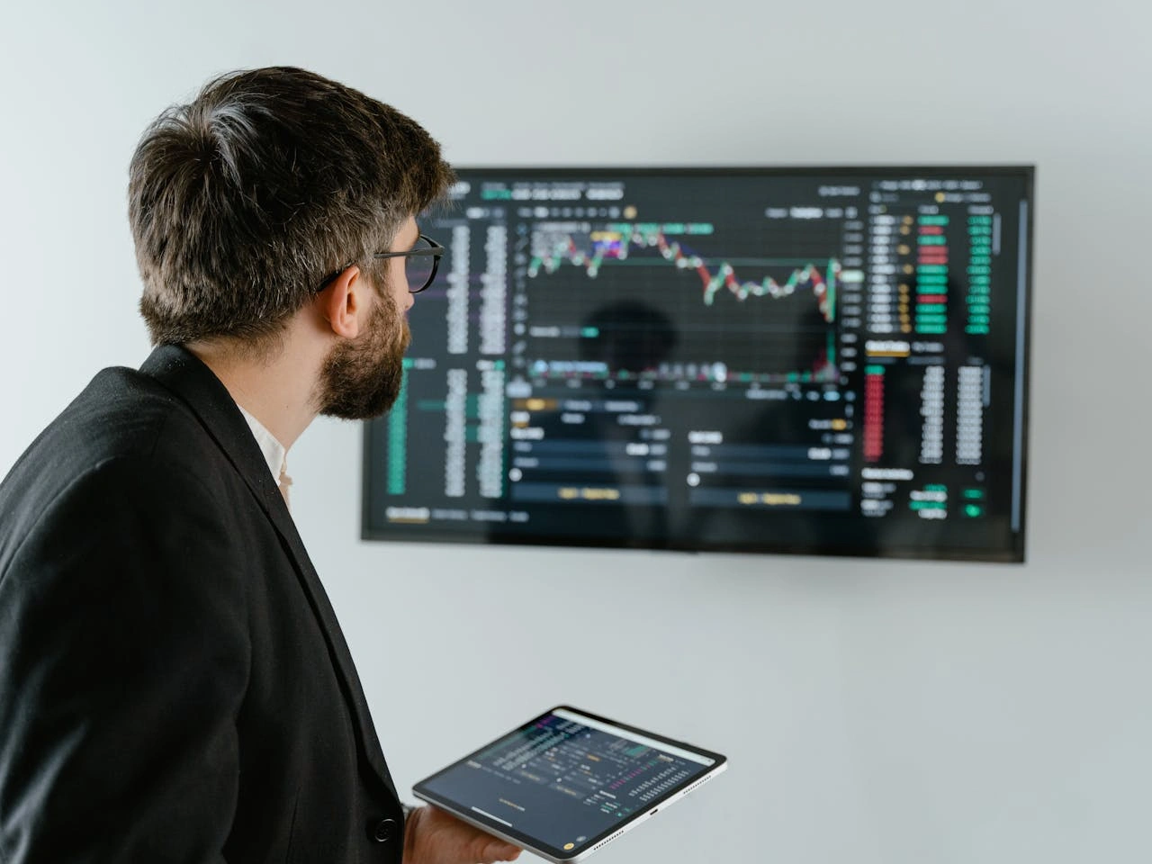 Seamless Financial Oversight: Real-Time Business Insights