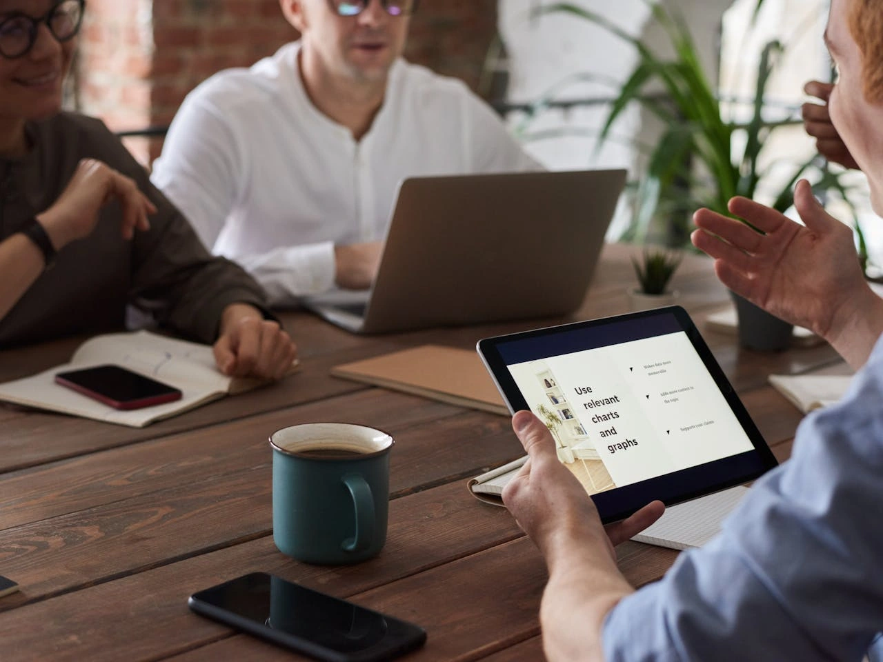 Seamless Project Management: Track Projects with Ease