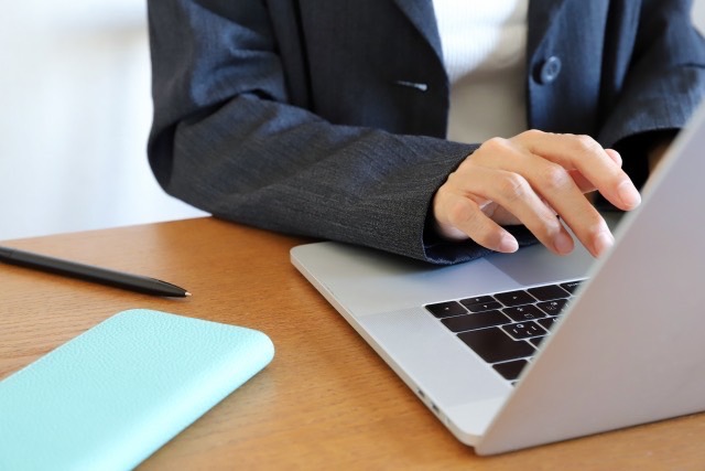 3:アウトソーシング事業の受託及び請負