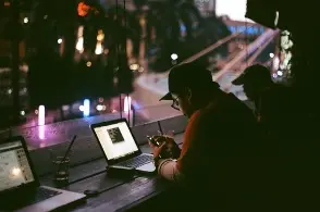 Online resources and tools available for freelance graphic designers
