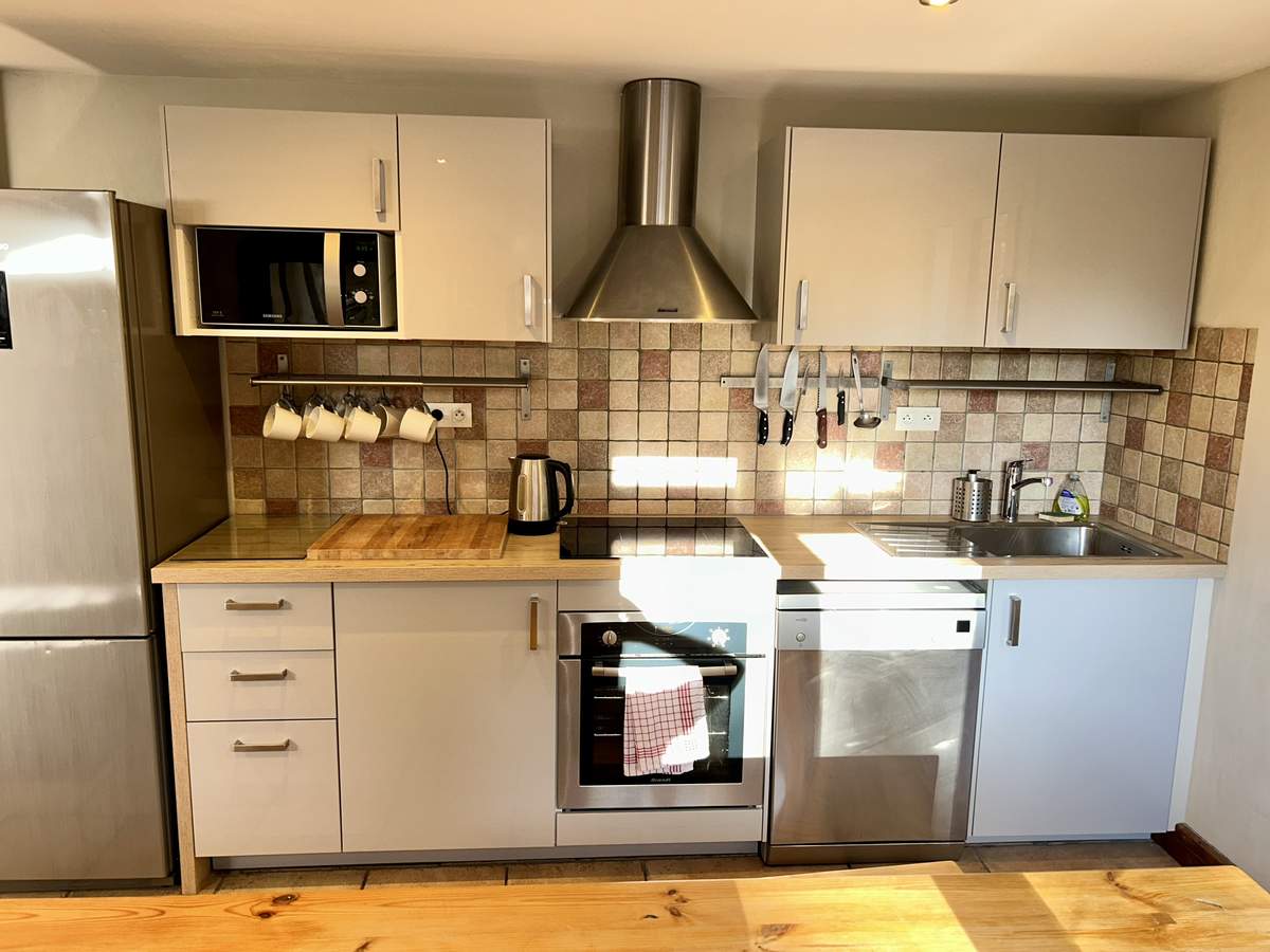 Full kitchen with appliances