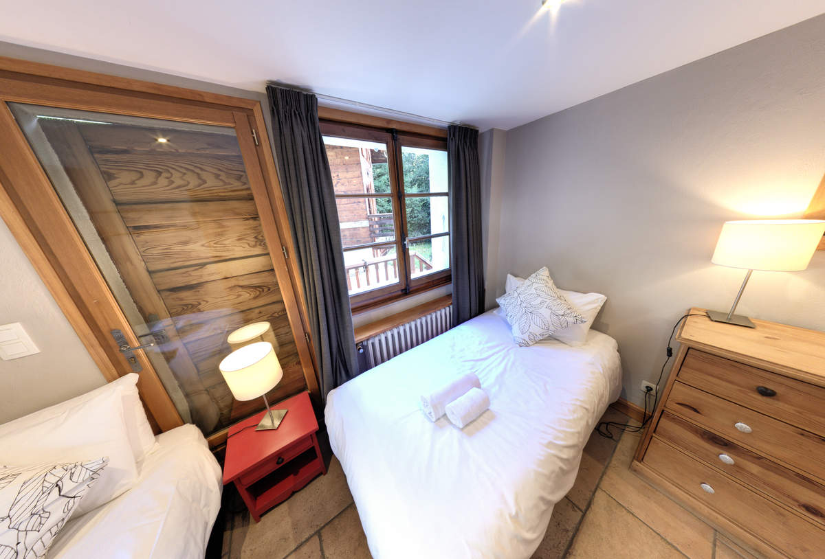 Bedroom 5 configured as a twin