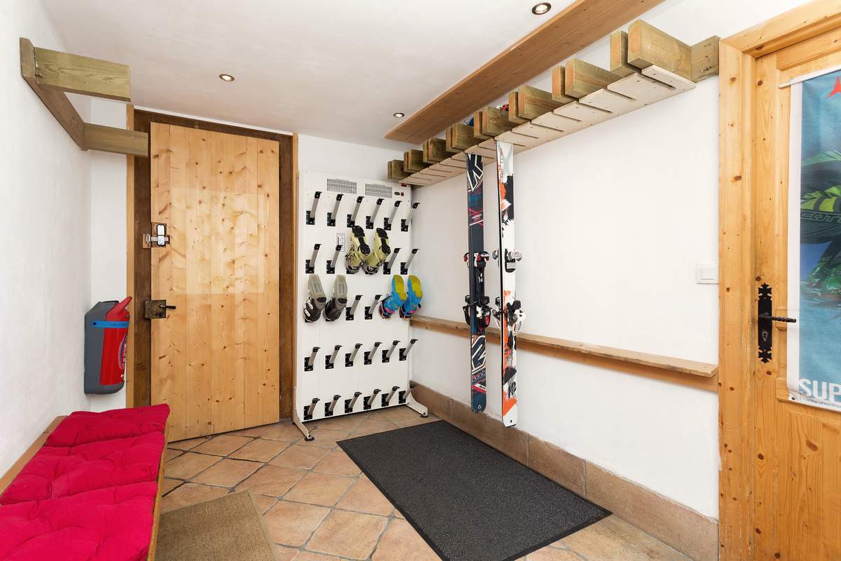 Heated ski room with boot dryer