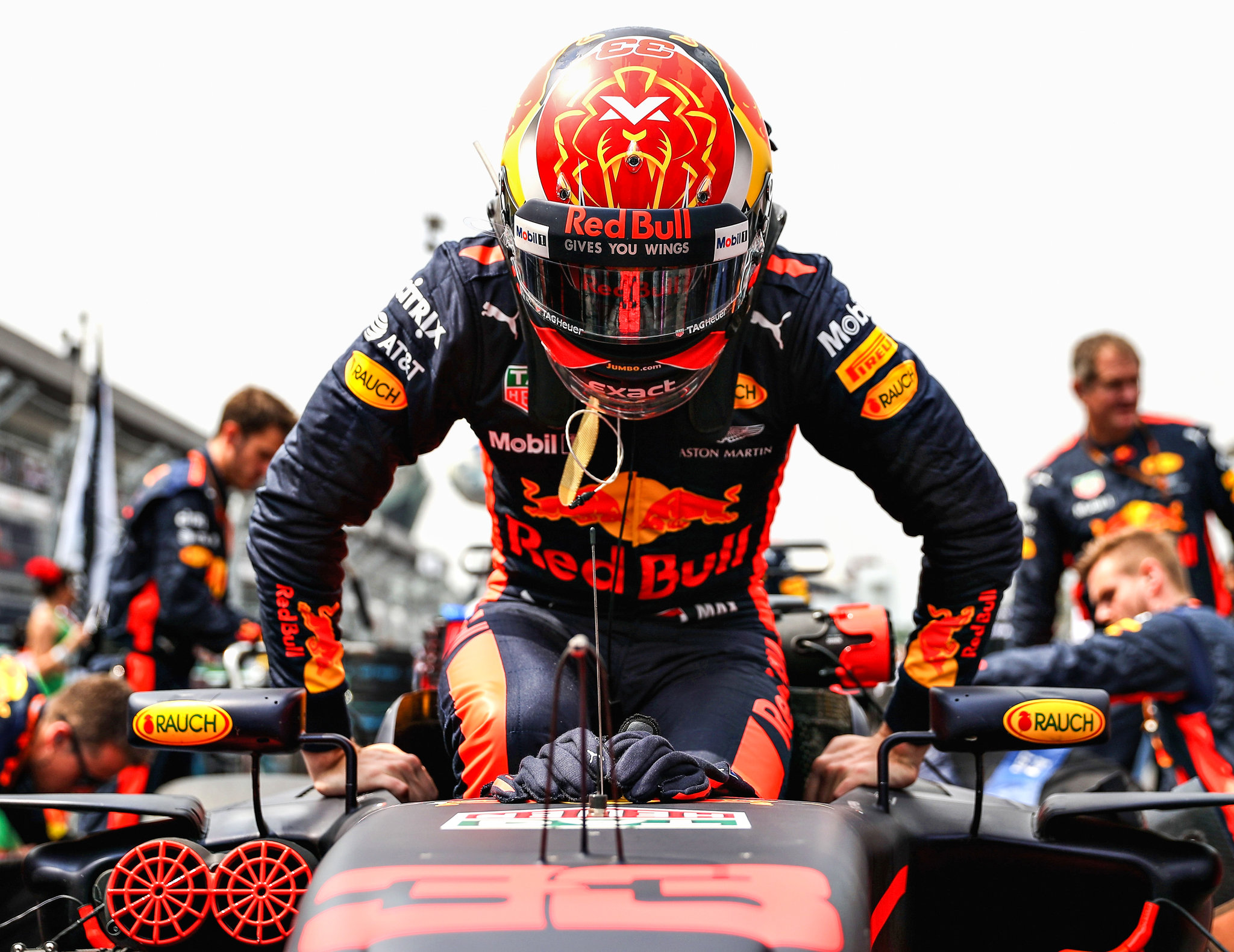 Tốc độ ph&aacute;t triển như vũ b&atilde;o của 'thần đồng' F1 &ndash; Max Verstappen