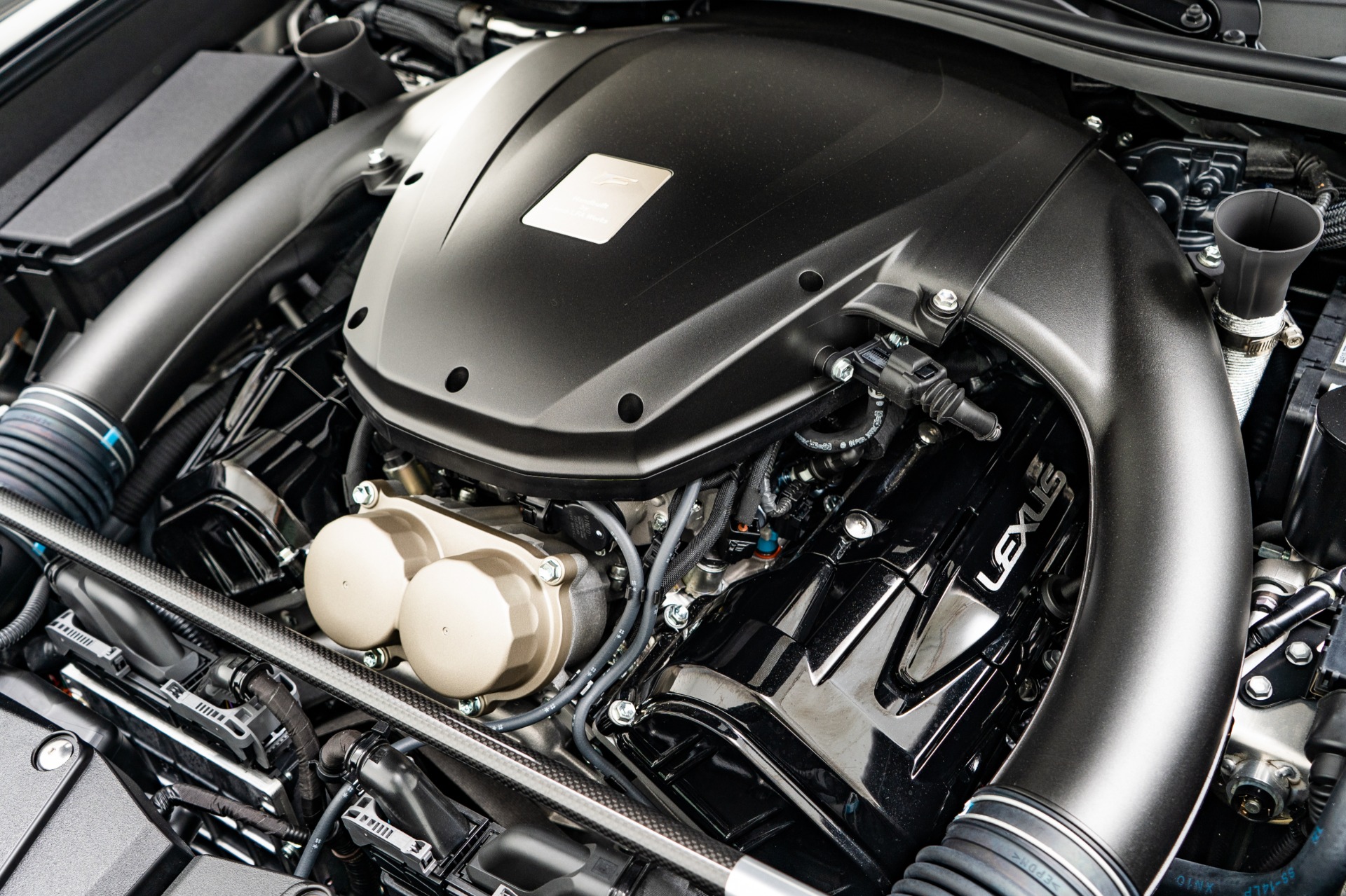 Chất xám của Yamaha bên trong động cơ V10 trên Lexus LFA