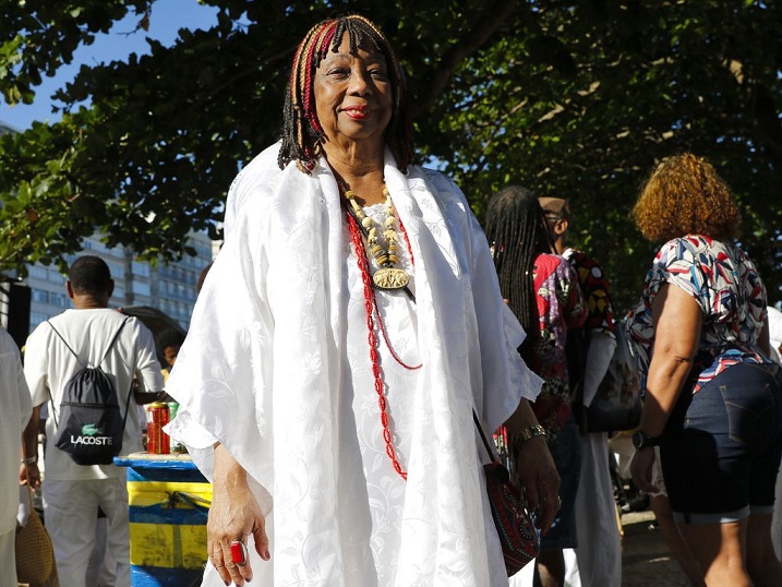 Sobre intolerância religiosa: mulher em 15ª Caminhada em Defesa da Liberdade Religiosa, em Copacabana, Rio de Janeiro