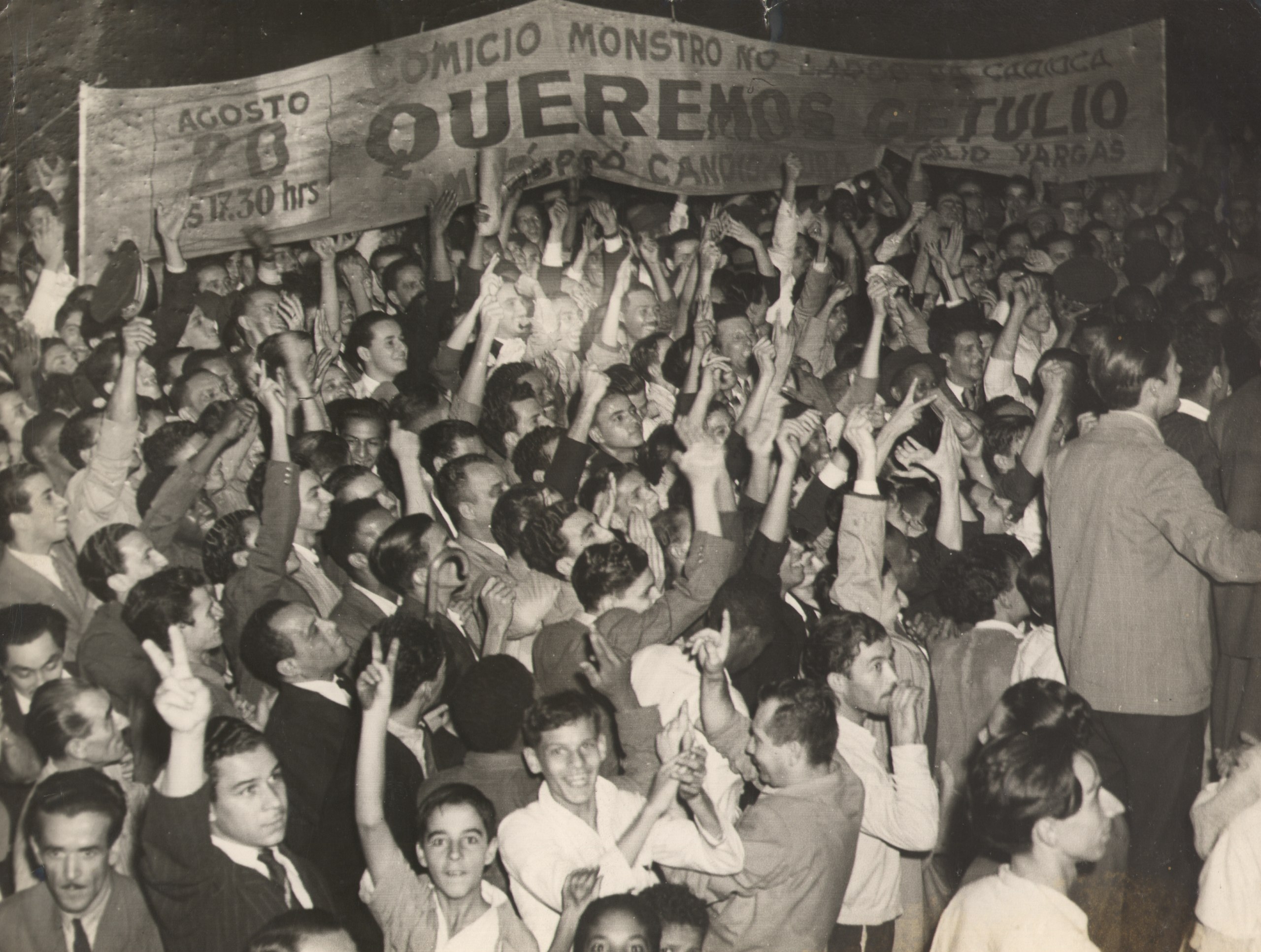 Era Vargas: foto de Manifestação Queremista em 1945 (Imagem: Wikimmedia Commons)