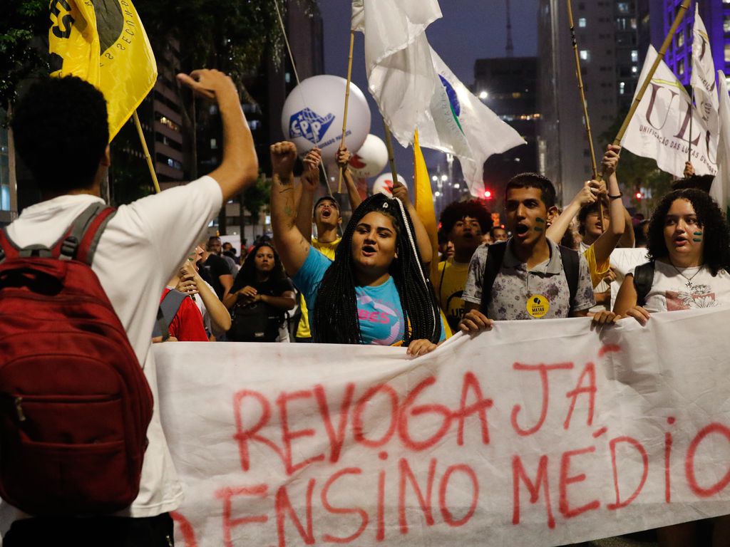 Protesto por reajuste do piso nacional dos professores e pela revogação do Novo Ensino Médio, em São Paulo. Crédito: Fernando Frazão/Agência Brasil
