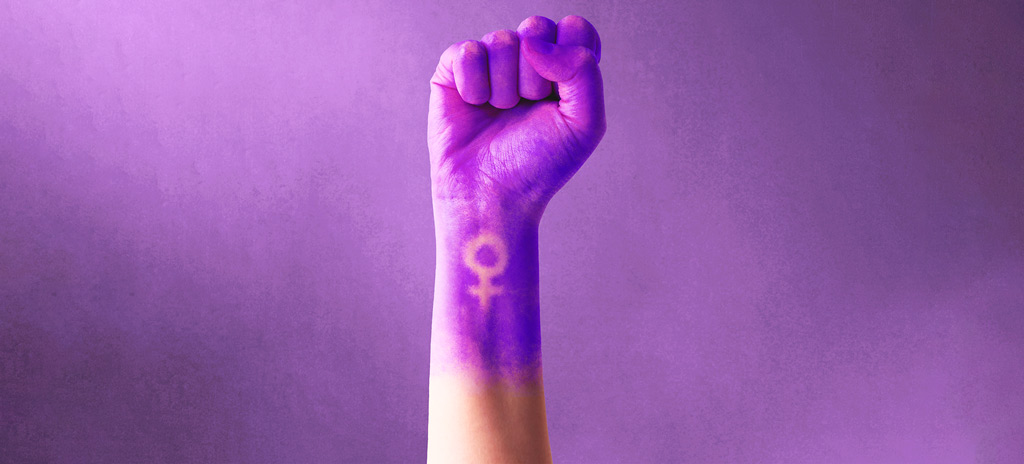 punho cerrado com símbolo da mulher - movimento feminista