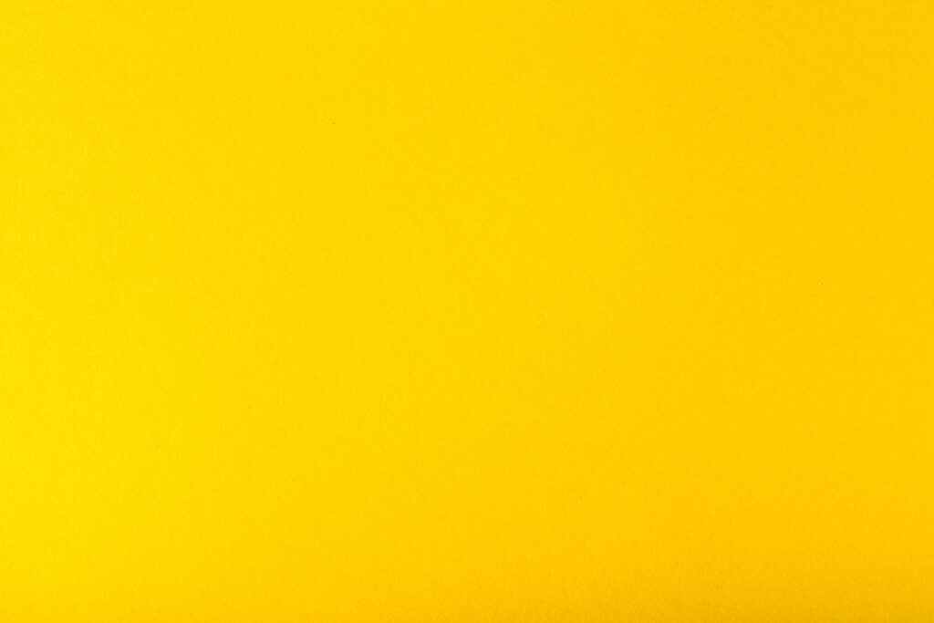 Retângulo monocromático, usualmente enxergado na cor amarela - introdução à óptica