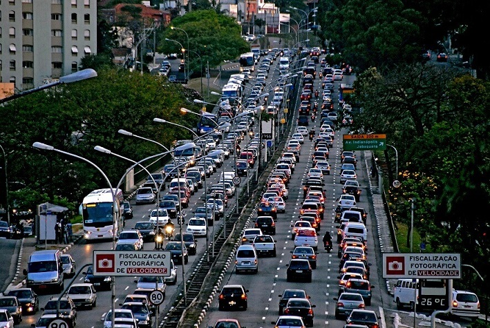 Congestionamento na capital paulista - mobilidade urbana - problemas urbanos