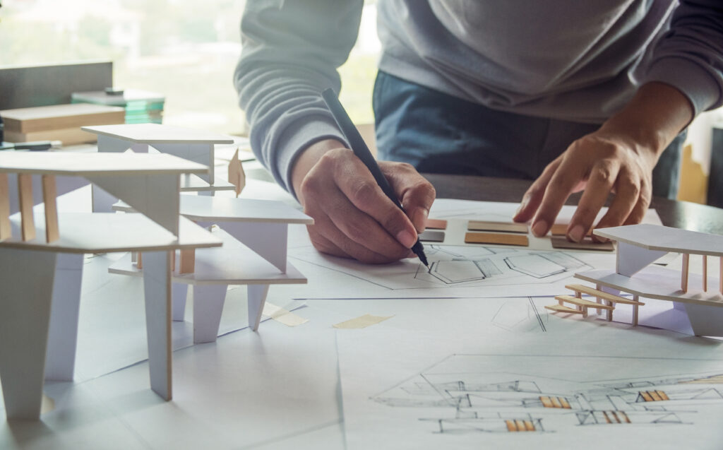 Estudante de Arquitetura e urbanismo desenvolvendo projeto