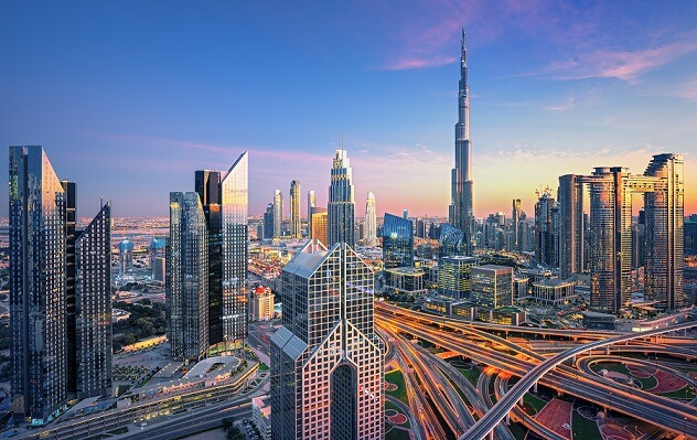Cidade de Dubai vista de cima - geometria espacial